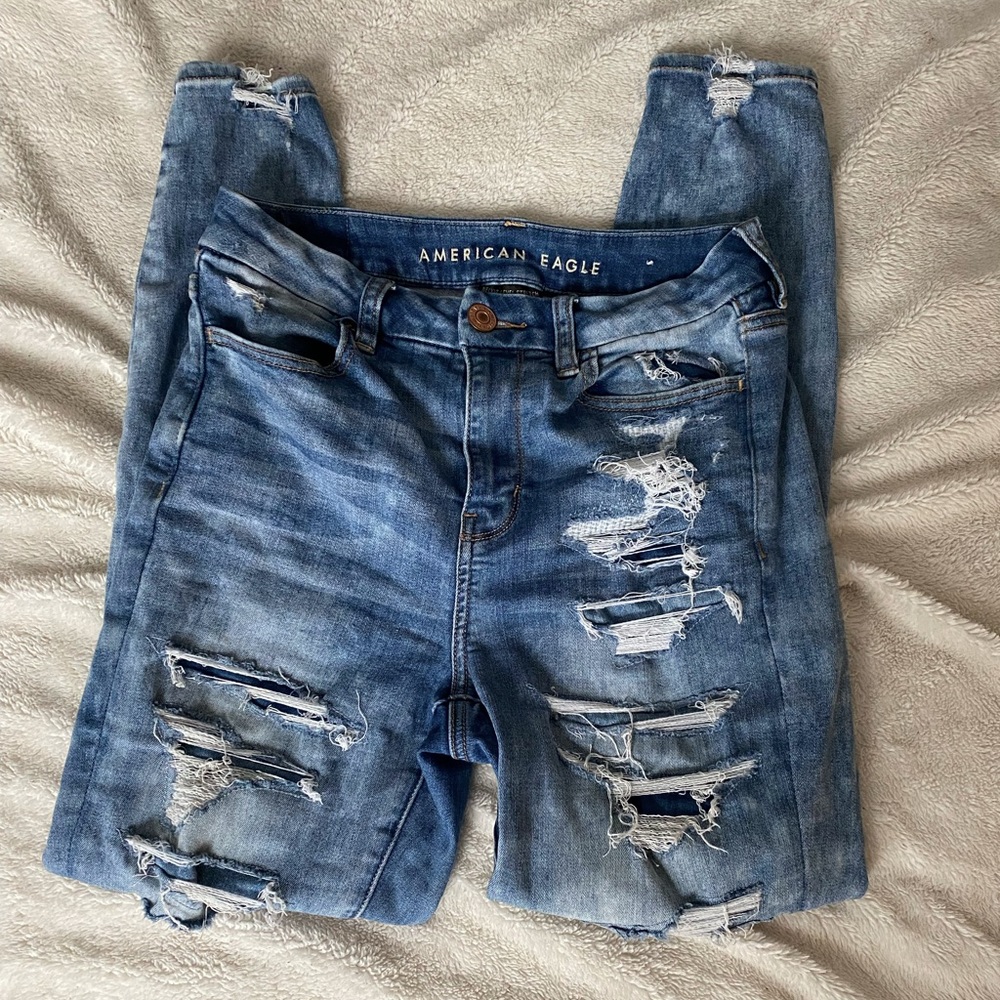 AMERICAN EAGLE- Curvy Hi-Rise Denim Jegging- Ripped